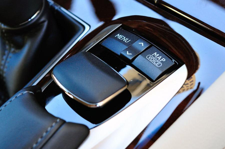  Lexus LS460 2013 года  (фото 18 из 111)
